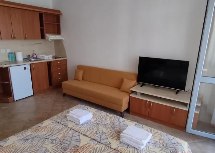 Plaza - - Sunny * סאני ביץ'