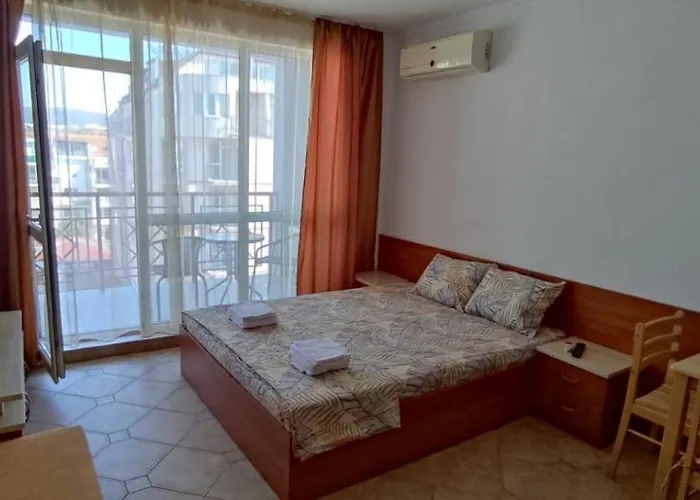 Plaza - - Sunny סאני ביץ'