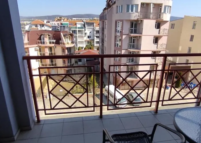 Daire Plaza - - Sunny